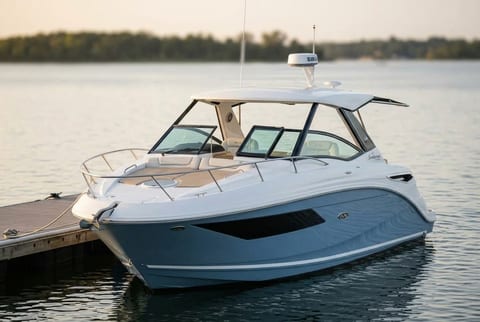 2007 Sea Ray Sundancer 320 cruiser boat for sale in Miami, FL