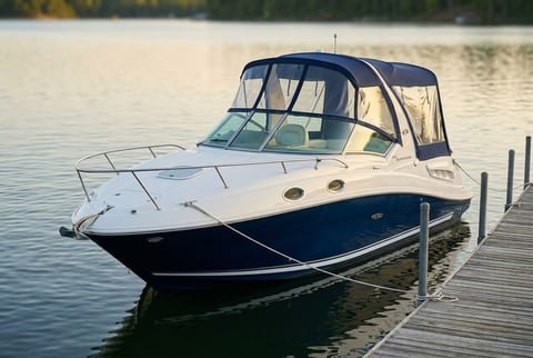2006 Sea Ray Sundancer 260 cruiser boat for sale in Okoboji, IA
