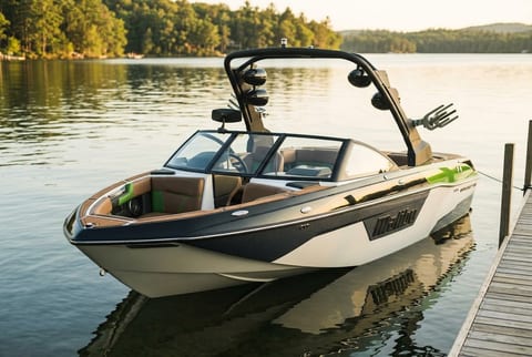 2016 Malibu Wakesetter 23 LSV ski and wakeboard boat for sale in Wolfeboro, NH