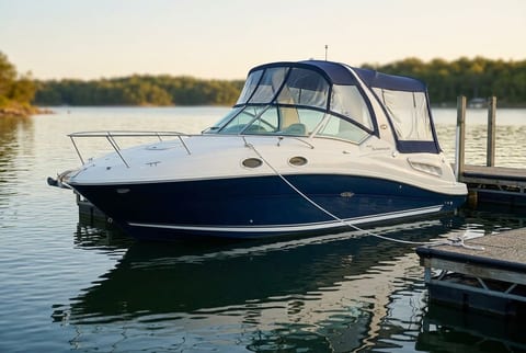 2006 Sea Ray Sundancer 260 cruiser boat for sale in Osage Beach, MO