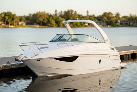 2015 Regal Boats 28 Express cruiser boat for sale in Fort Lauderdale, FL