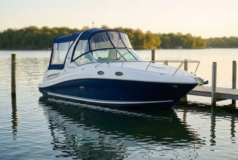 2003 Sea Ray Sundancer 260 cruiser boat for sale in Wayzata, MN