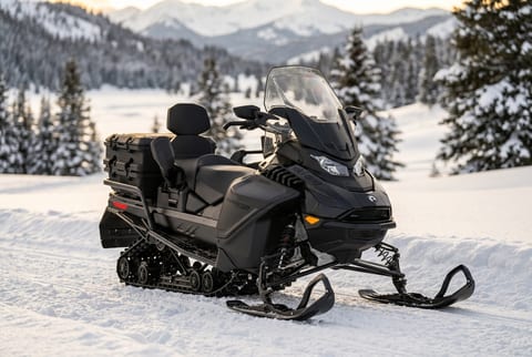 Ski-Doo Expedition SE snowmobile