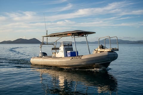 Zodiac Hurricane 733 center console boat